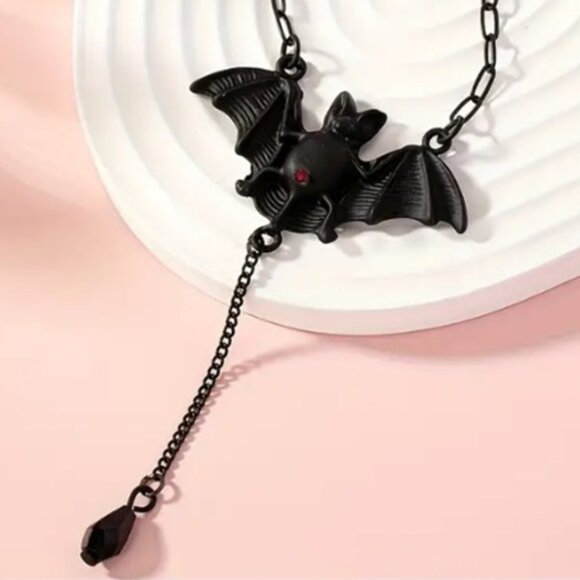 Vintage Gothic Bat Pendant Necklace Black Chain with Red Gemstone Eyes - Picture 4 of 5